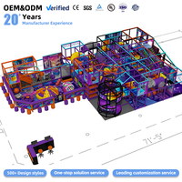 Structure d'escalade pour enfants sur mesure avec piscine à balles, toboggan et parcours d'obstacles pour aire de jeux intérieure de centre commercial