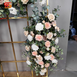 Decoración de Boda Elegante, Camino de Mesa con Flores de Champán, Panel de Flores de Rosas Blancas y Plantas Verdes para Esquinas - Product Image 4