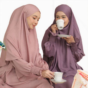 Abaya ethnique islamique personnalisée de Dubaï pour femmes, tenue de prière modeste du Moyen-Orient, robe d'été respirante, ensemble khimar - Product Image 3