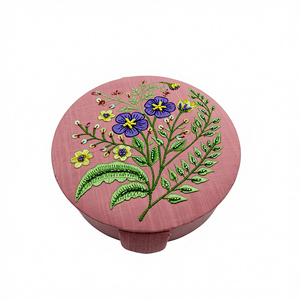 Caja de Almacenamiento de Joyería de Tela de Algodón de Lujo con Diseño Intrincado, Bordada a Mano con Cuentas, Color y Tamaño Personalizables, para Collares - Product Image 1