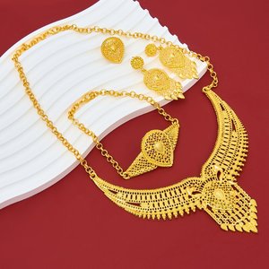 Dubai 24 Ayar Altın Kaplama Kadın Takı Seti: Bilezik, Küpe, Kolye ve Yüzük İçeren Dört Parçalı <span class=keywords><strong>Set</strong></span> - Product Image 3