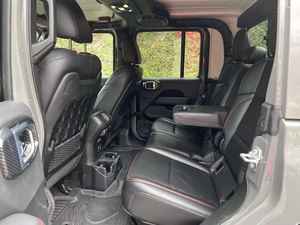 Icónica Camioneta Todoterreno <span class=keywords><strong>Jeep</strong></span> <span class=keywords><strong>Gladiator</strong></span> <span class=keywords><strong>Rubicon</strong></span> <span class=keywords><strong>2022</strong></span>, 3.6L, Volante a la Izquierda, Cuero Oscuro, R18, Transmisión Automática, Lista para Aventuras Extremas - Product Image 6