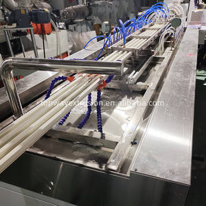 Máquina de fabricación de revestimiento de paneles de gran pared de PVC, línea de extrusión de paneles de pared de listón vertical acanalado 3D de PVC WPC - Product Image 3