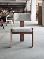 Chaise en bois massif PurelyFeel Ash, style nordique moderne, avec dossier confortable pour salle à manger
