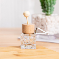 Rafraîchisseur d'air en verre rechargeable pour voiture Bouteille de diffuseur de voiture suspendue avec couvercle en bois pour parfum d'intérieur