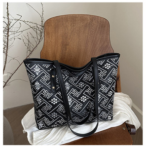 Sac fourre-tout élégant et ethnique en jacquard 2026 KH, grande capacité, sac à bandoulière en brocart Niche Zhuang pour femme, idéal pour le bureau et les trajets quotidiens - Product Image 2