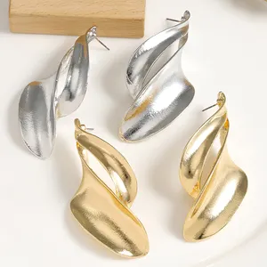 Women's irregular twisted alloy leaf earrings design fashion geometric earrings