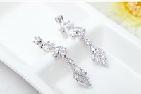 Boucles d'oreilles pendantes longues en forme de feuille, tendance, avec zircon scintillant, plaqué or rhodié, pour femme, idéales pour un anniversaire