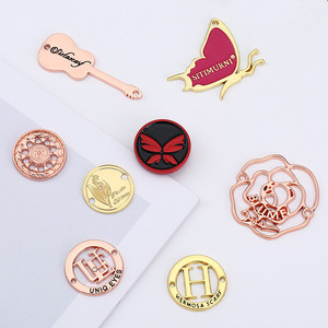 Etiqueta con logotipo de marca para ropa, proveedor de etiqueta con logotipo de marca para coser en ropa, etiqueta con logotipo de metal para coser - Product Image 1