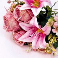 Bouquet de roses et de lys artificiels en promotion pour cimetière, commémoration, funérailles, mariage et décoration de table à domicile