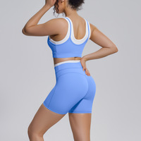 Ensemble de sport color block côtelé avec soutien-gorge de sport push-up absorbant les chocs et short taille haute sculptant le ventre et rehausseur de fessiers pour le yoga
