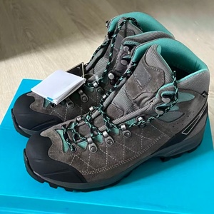 Chaussures de sport d'aventure en plein air de créateur de luxe Bottes pour hommes et femmes de qualité supérieure Chaussures de randonnée élégantes et décontractées - Product Image 2