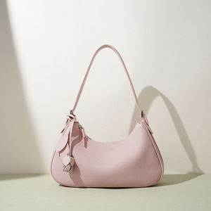 Sac fourre-tout Hobo en cuir véritable rose vif grande capacité à faible MOQ, sac messager en cuir de vachette souple, sac fourre-tout minimaliste en cuir de vachette pour boutique - Product Image 2