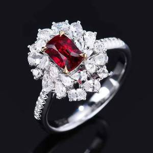 Joyería de lujo SGARIT, anillo de oro macizo de 18 quilates con rubí natural sin calentar color sangre de paloma, con 14 diamantes de 0.07 quilates y 24 zafiros blancos. - Product Image 2