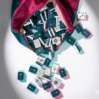 Table de Mahjong Américain Portable Gravée Artisanale, Mini-Ensemble de Voyage Écologique de Luxe Rouge et Bleu Lagune