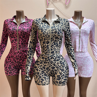 Ensemble de sport deux pièces imprimé léopard pour femme : haut court zippé à manches longues et short cycliste taille haute – Tenue tendance assortie