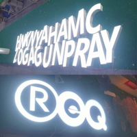 Personnalisable Mini arrière LED lumineuse acrylique boîte à lumière tête de porte enseigne avec caractères sans couture mot publicitaire