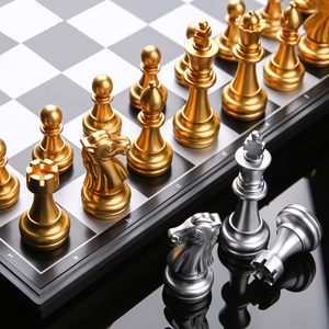 <span class=keywords><strong>Jeu</strong></span> <span class=keywords><strong>d</strong></span>'échecs classique pliant médiéval avec échiquier 32 pièces or argent échecs magnétiques jeux <span class=keywords><strong>de</strong></span> <span class=keywords><strong>voyage</strong></span> portables pour adultes enfant jouet - Product Image 4