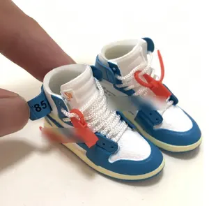 Toptan toplu ünlü markalar Mini Sneaker anahtarlık 3D Sneaker anahtarlık tedarikçisi