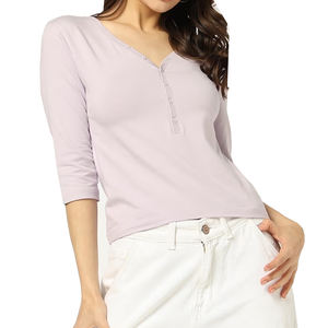 T-shirt Henley court ample et décontracté à la mode pour femmes, léger, respirant, jersey 100% coton, broderie tendance - Product Image 1