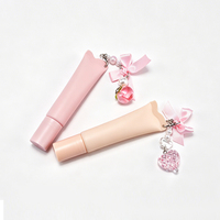 Tube cosmétique vide à presser avec breloque nœud perlé, emballage de brillant à lèvres en plastique, logo personnalisé