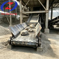 Alimentateur à tablier personnalisable : largeur, épaisseur, puissance d'entraînement adaptées à différentes sorties de silo et à la production de minerai en poids