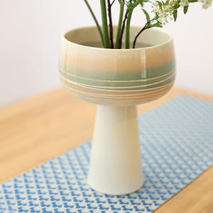 <span class=keywords><strong>Petit</strong></span> récipient à fleurs torche à pieds hauts, récipient à arrangement floral Jianshan, <span class=keywords><strong>petit</strong></span> pot de fleur en céramique à flux original de style <span class=keywords><strong>japonais</strong></span> - Product Image 1