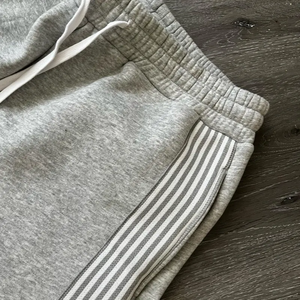 Toptan özel Logo Streetwear nedensel pamuk boy Baggy koşu geniş bacak yığılmış yan çizgili <span class=keywords><strong>Sweatpants</strong></span> erkekler - Product Image 4