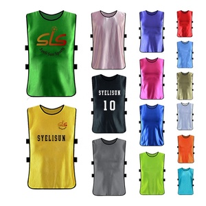 Custom satijnen trekkoord voetbal trainingshesjes hoge kwaliteit gladde stof voetbalvest snel drogend team scrimmageshesjes groothandel - Product Image 2