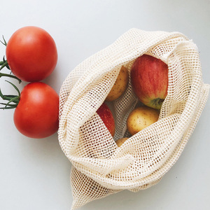 Sac en filet en coton blanc avec cordon de serrage, taille et design personnalisables, pour fruits et légumes - Product Image 2
