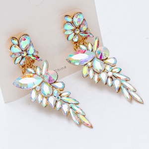 Pendientes de Moda con Cristales de Imitación de Perla, Aleación Plateada, Diseño de Mariposa Geométrica, Color de Moda para Mujer - Product Image 5