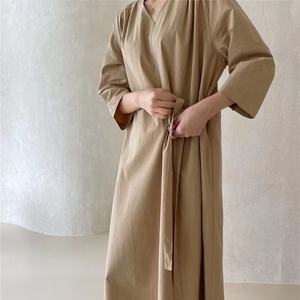 Robe simple, ample, cintrée, à manches trois-quarts, avec lacets, poches des deux côtés et ceinture - Product Image 5