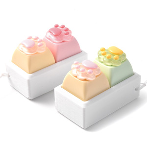 Venta al por mayor: Nuevo diseño de tecla con forma de pata de gato, botones de tecla personalizados, tapa de tecla para teclado mecánico de gaming, llaveros decorativos con forma de pata de gato. - Product Image 2