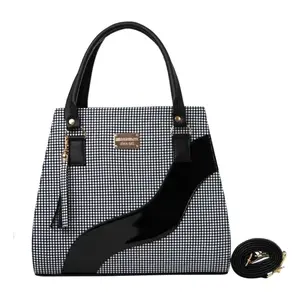 Sac fourre-tout en cuir verni blanc pour femme Fana Marian Cuadri avec bandoulière chaîne et décoration lettres, usage quotidien décontracté - Product Image 3