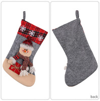 Grandes chaussettes de Noël personnalisées en peluche, style boutique, avec motif flocon de neige, bordure écossaise, motif élan, bonbons et bonhomme de neige, pour cheminée