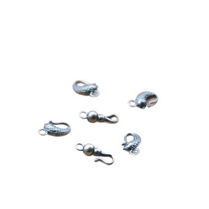 Colgante con forma de anzuelo de carpa, 11x15mm, estilo vintage, accesorio de joyería de metal para hacer collares, formas mixtas Z115 - Product Image 5