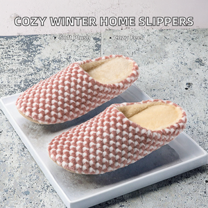 รองเท้าแตะคู่รักแบบสวมใส่สบายในบ้าน ผลิตจากไมโครไฟเบอร์เนื้อนุ่ม พื้นรองเท้าด้านนอกทำจาก EVA เหมาะสำหรับฤดูหนาว ดีไซน์ปิดนิ้วเท้า - Product Image 2