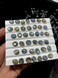 บลูลาบราดอไรต์ทรงโรสคัทแบบคาโบชองสำหรับทำเครื่องประดับ - Product Image 2