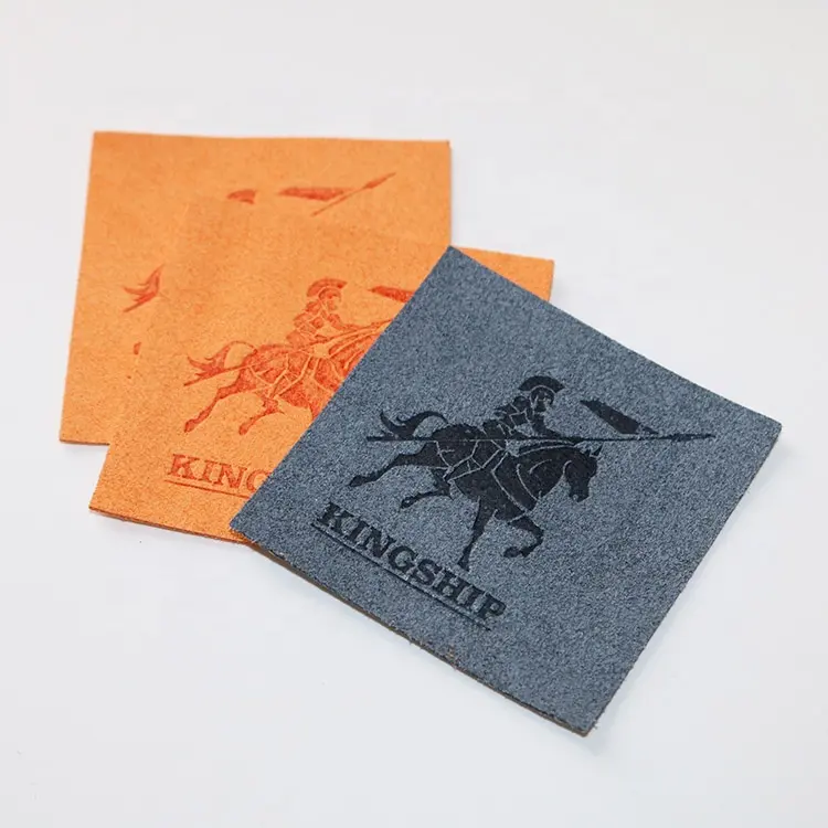 하이 퀄리티 사용자 정의 브랜드 이름 양각 로고 진짜 더 많은 색상 스웨이드 가죽 의류 태그 의류 라벨