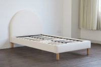 Cama Plataforma Nórdica Beige Tapizada con Tela Suave, Tamaño Queen, Estructura Acolchada, Personalizable para Apartamentos y Hoteles