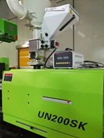 Machine d'extrudeuse d'automatisation à haut degré meilleur prix doseur volumétrique de contrôle PLC pour granules coup en plastique à haute efficacité