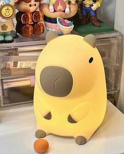 Nouvelle lampe LED veilleuse Capybara Cochon d'Inde en silicone, éclairage tactile, échelle 1/12, prise US, emballage d'origine, petite figurine jouet cadeau - Product Image 3