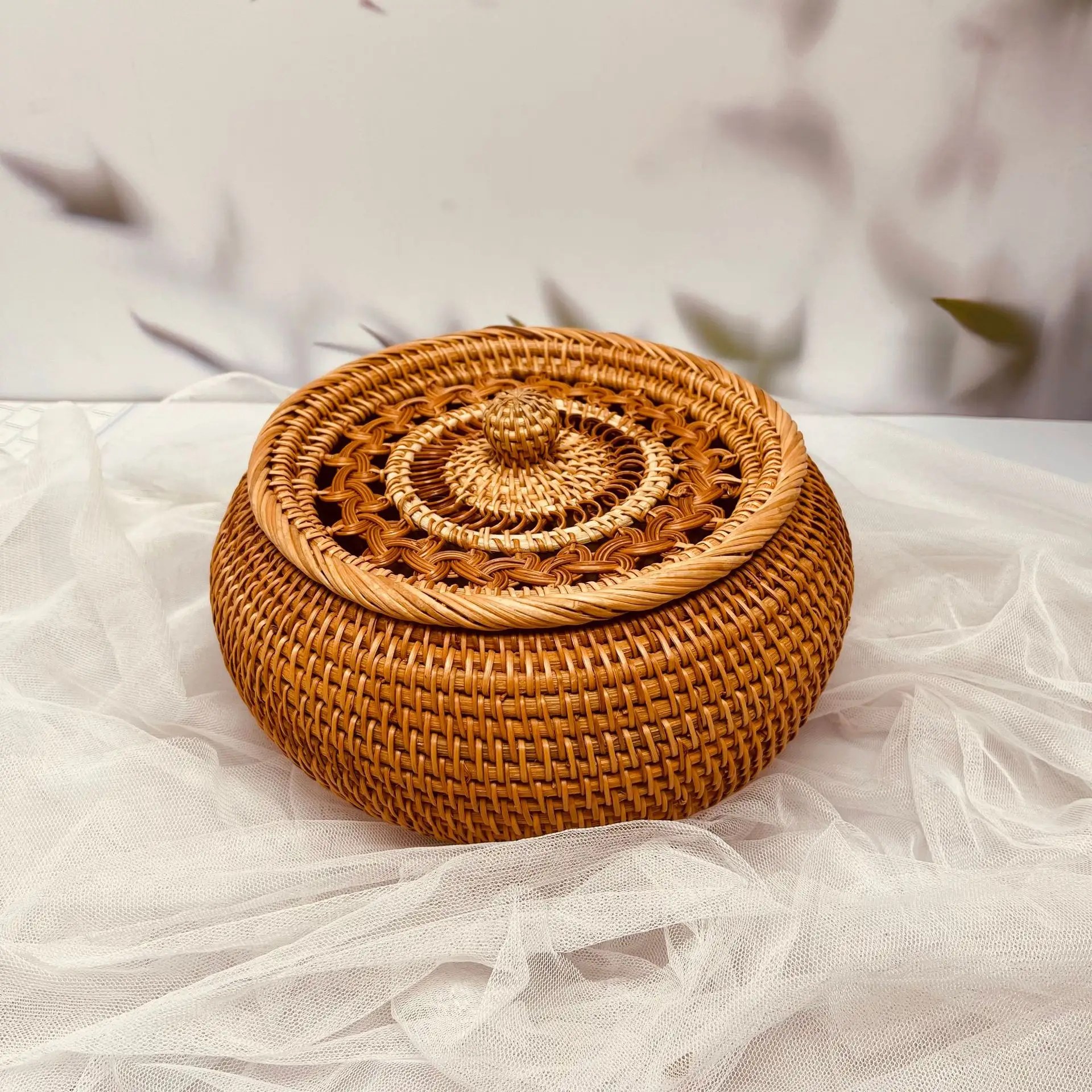 Caja de almacenamiento hueca tejida de ratán de otoño al por mayor, caja de postre de ratán de viento Rural de pastel de siete semillas de té con personalidad