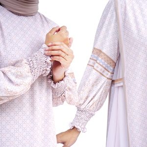 Robe Abaya élégante et modeste en tissu Ceruti pour femmes Matériaux personnalisés Élégante et intemporelle pour les occasions formelles - Product Image 3