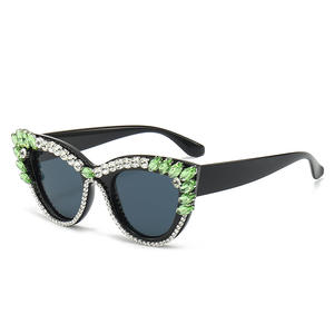 Gafas de sol UV400 para mujer con acentos de diamantes Montura de PC para mujer Gafas de baile de ojo de gato resistentes a los rayos UV - Product Image 4