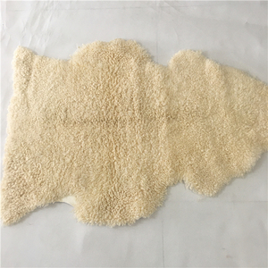 Matériaux de meubles pour fauteuils : Peau de mouton bouclée - Product Image 1