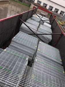 Couverture de grille en acier inoxydable personnalisable forte capacité portante galvanisation à chaud escalier étape <span class=keywords><strong>gouttière</strong></span> maille plaque sol <span class=keywords><strong>zinc</strong></span> - Product Image 4