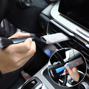 Brosse à double tête pour l'intérieur de la voiture, outil de nettoyage à poils doux pour le tableau de bord, les aérateurs et l'élimination de la poussière - Product Image 4