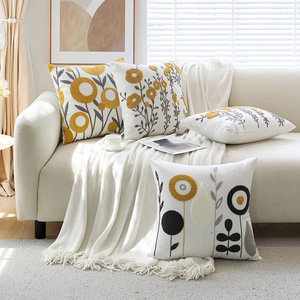 Housse de coussin carrée Sanhome en coton 100% avec broderie florale 3D, anti-acariens, fermeture éclair, lavable, design moderne - Product Image 1