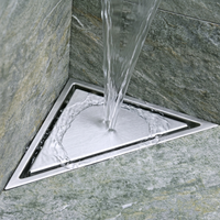 Drain de sol d'angle triangulaire moderne pour salle de bain en acier inoxydable 304 OEM avec fonctions anti-corrosion et faciles à nettoyer